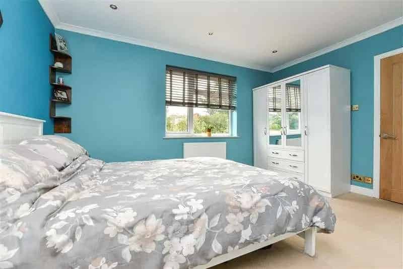 2 bed flat for sale