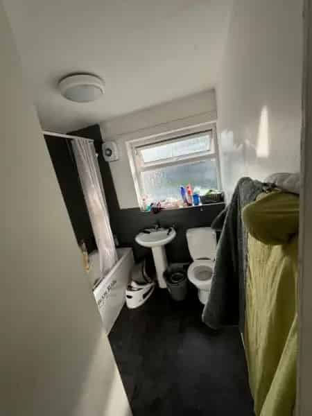 2 Bedroom Flat Near Eccles Shopping Centre
