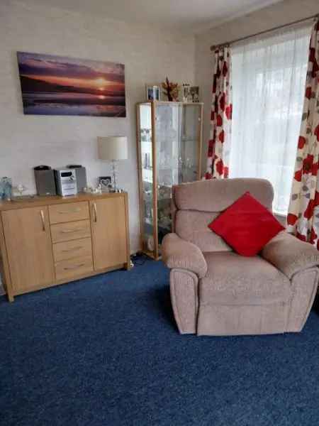 2 Double Bed Semi Detached House with Garden Room and Garage Conversion