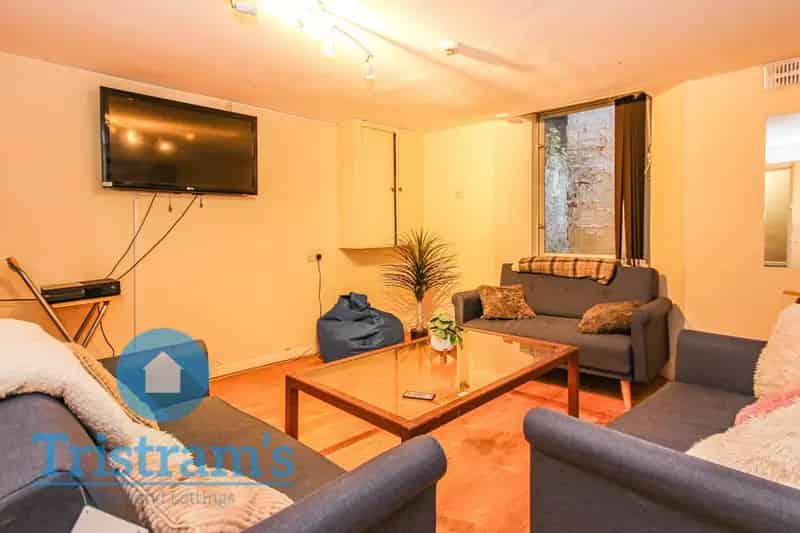 6 Bedroom House for Students Near University