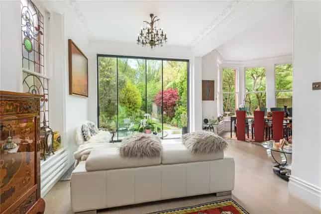 Detached House for Sale in Routh Road London SW18
