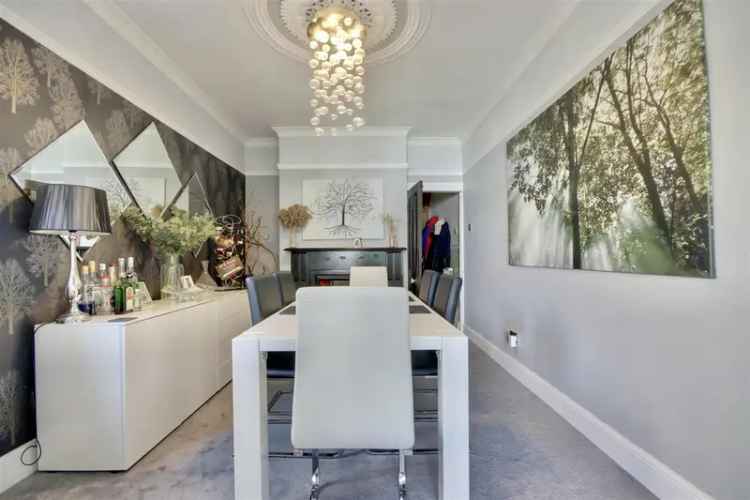 3 Bedroom Family Home with Home Bar