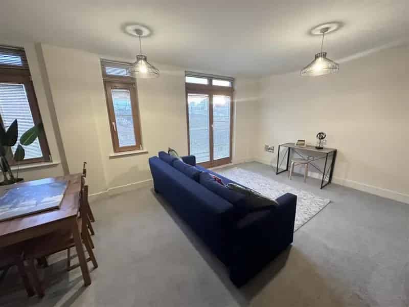 2 Bedroom Apartment Available June 6th 2025