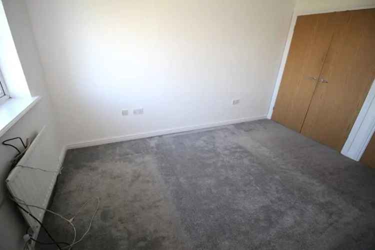 3 Bedroom Townhouse Newly Decorated Available Now