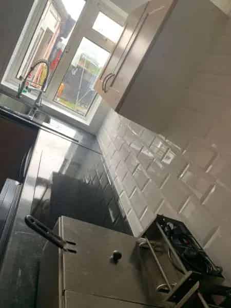 3 Bed House Near Shops Doctors Schools