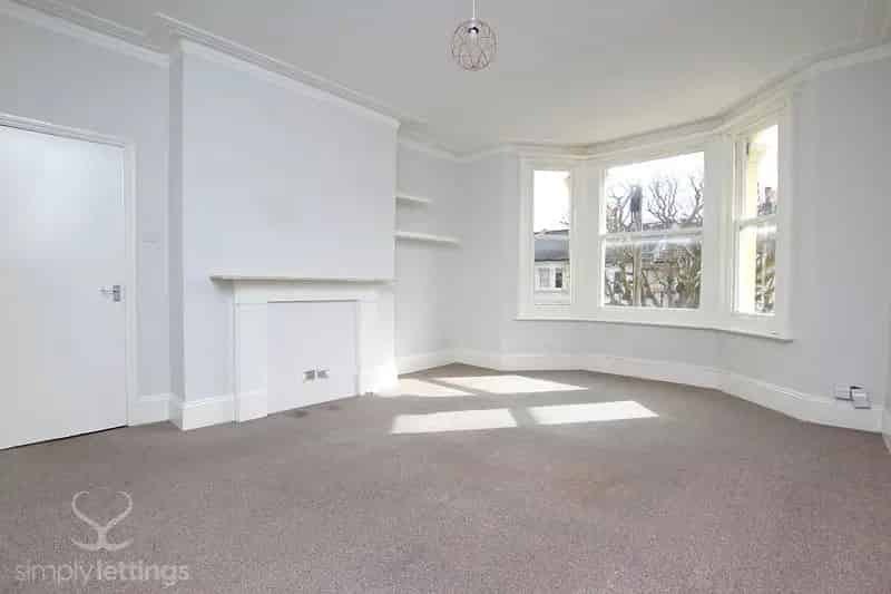 2 Bedroom Flat House to Rent