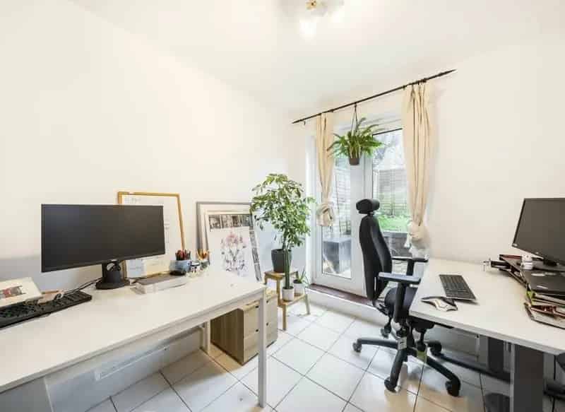 Two Double Bedroom Maisonette with Private Garden and Garage