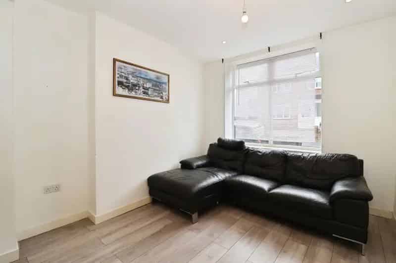 Three Bedroom Mid Terrace House St George Bristol