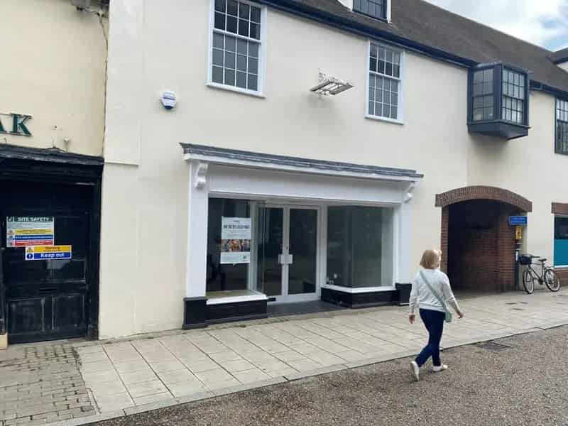 High Profile Town Centre Retail Unit For Sale