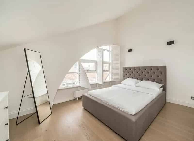Three Bedroom Shoreditch Duplex Apartment with Private Terrace