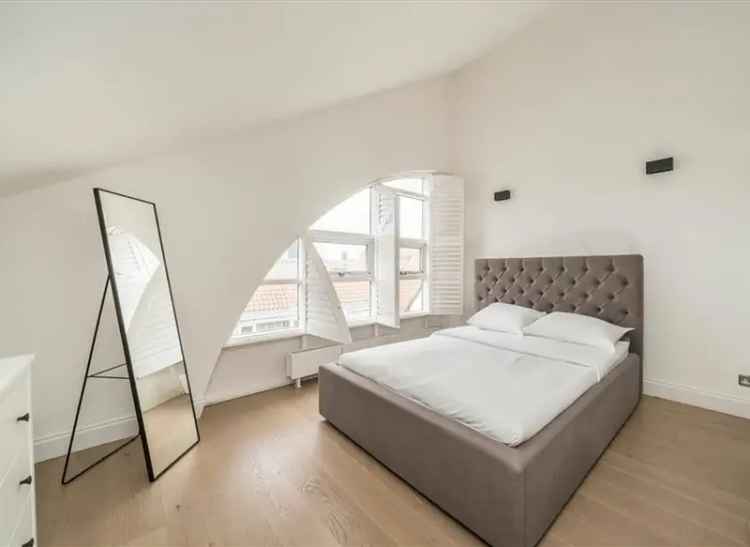 Three Bedroom Shoreditch Duplex Apartment with Private Terrace