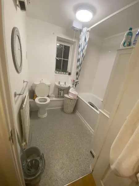 Flat For Rent in Eastleigh, England