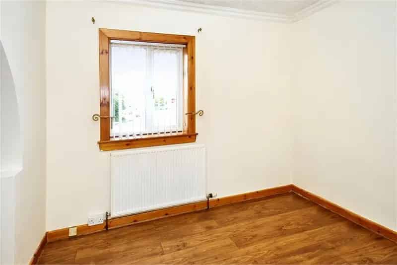 3 Bed End Terraced House Near Dunfermline Station