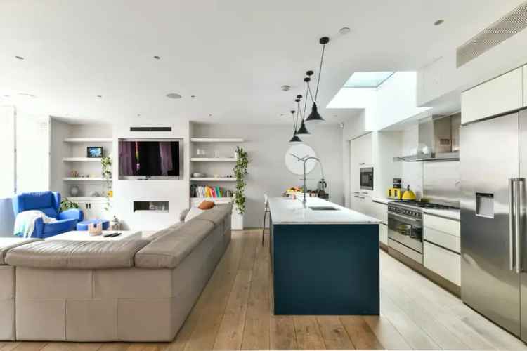 Luxury 4-Bedroom Mews House in Prime Central London