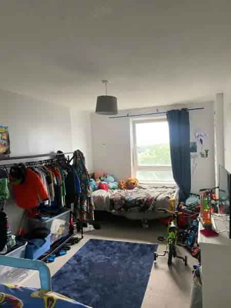 2 Double Bedroom Flat with Balcony Pets Allowed Right to Buy