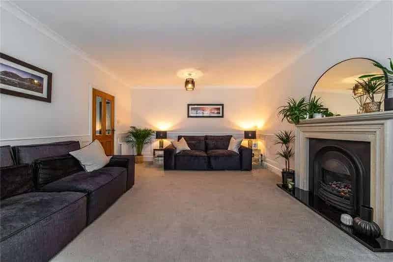 4 bed house for sale