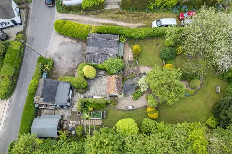 2 Bedroom Thatched Cottage for Sale in Great Bedwyn