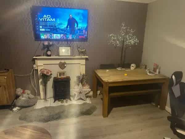 2 Bed Masonette Near M1 Quiet Road Communal Garden