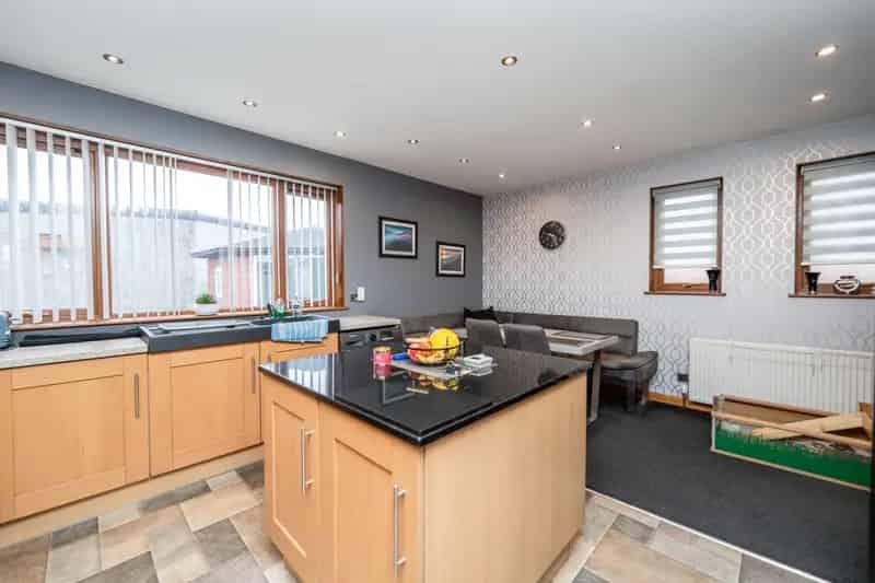 Family Home Near Schools and Town Centre