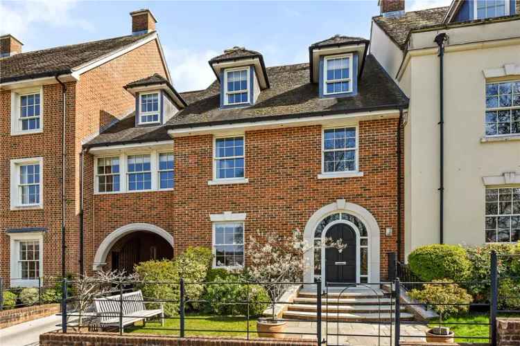 4 Bedroom Detached House in Winchester
