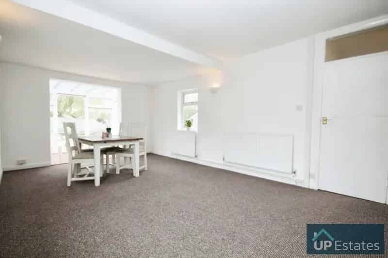 3 Bedroom Detached Bungalow House to Rent