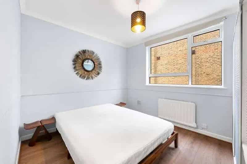 2 Bed Flat for Sale Near Wimbledon Raynes Park