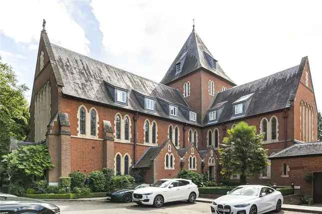 Flat for sale in The Ridgeway, Mill Hill, London NW7