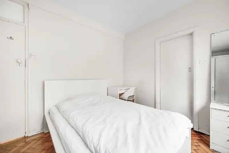 Three Bedroom Two Bathroom Ground Floor Apartment Chain Free 77 Year Lease