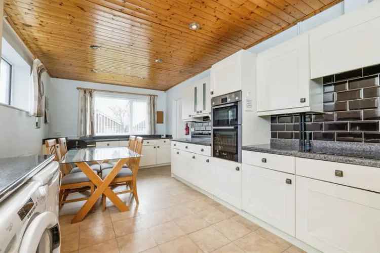 Three Bedroom Detached Bungalow Saxilby