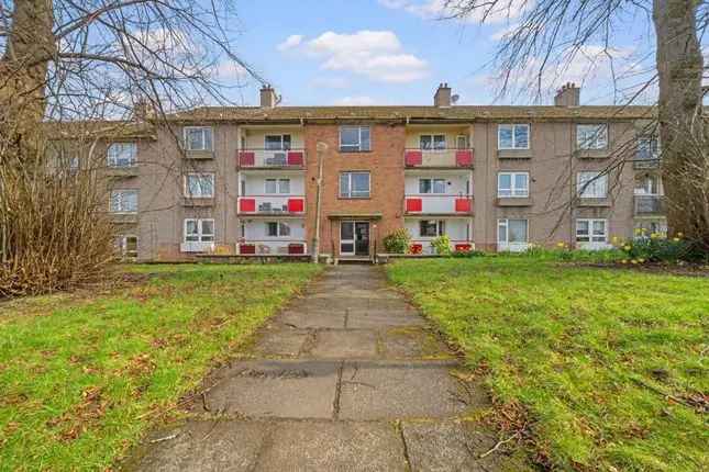 Flat for sale in Cairnhill Circus, Glasgow G52