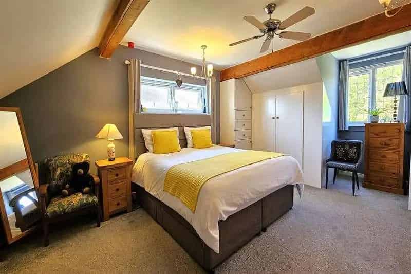 6 Bed House for Sale with B&B Potential and Large Garden