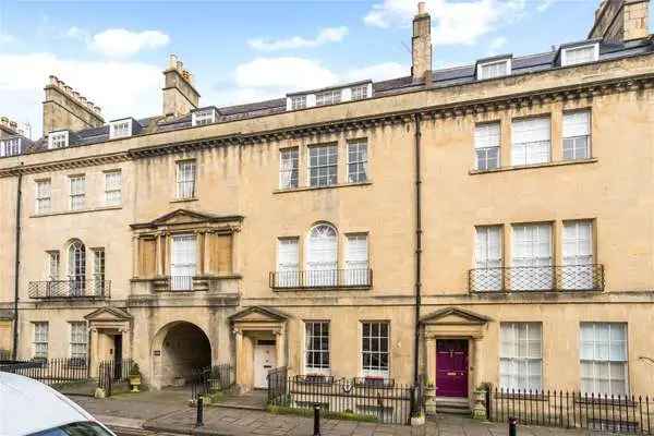 Spacious 3-Bedroom Apartment in Bath