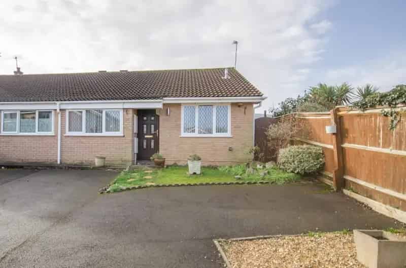 3 Bedroom Semi-Detached Bungalow For Sale in Downend
