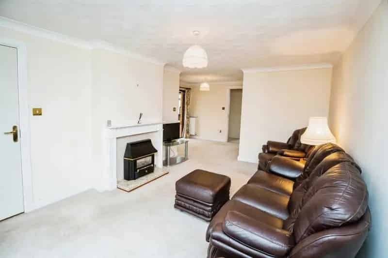 Refurbished Linked Detached Bungalow with Conservatory and Garage