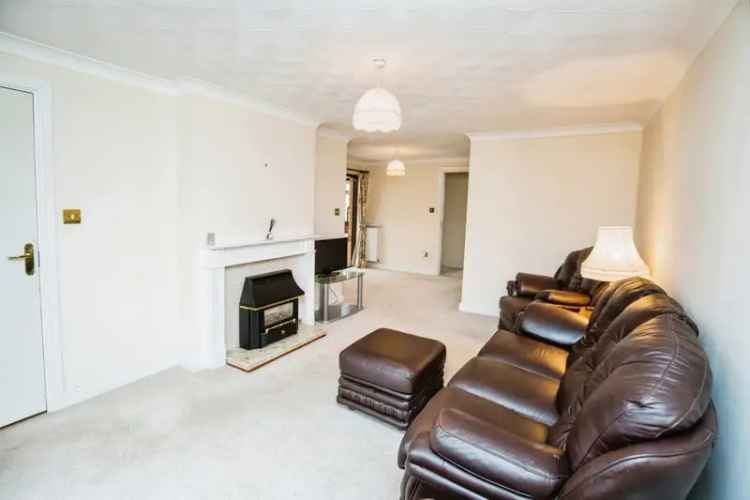 Refurbished Linked Detached Bungalow with Conservatory and Garage