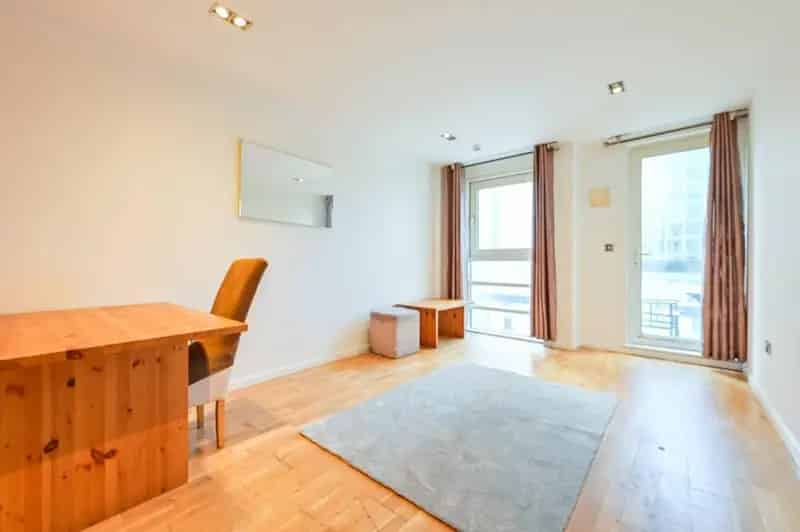 2 Bedroom 2 Bathroom Canary Wharf Apartment to Rent