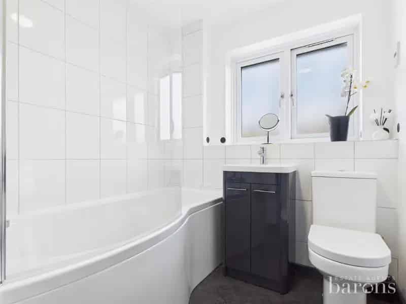 4 Bed Detached House For Sale Hatch Warren