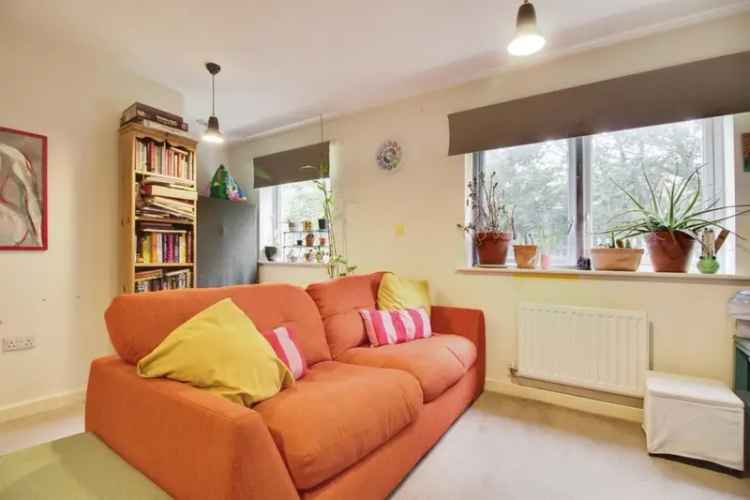 2 Bed Ground Floor Apartment Near Moors Walk Shops
