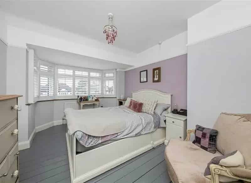 Spacious 1930s Semi-Detached Family Home with Large Garden and Potential for Extension