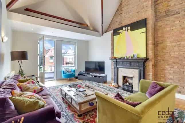 Flat for Sale in Compayne Gardens South Hampstead NW6