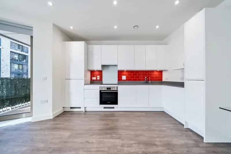 Modern Aberfeldy Apartment Near Canary Wharf DLR Elizabeth Line