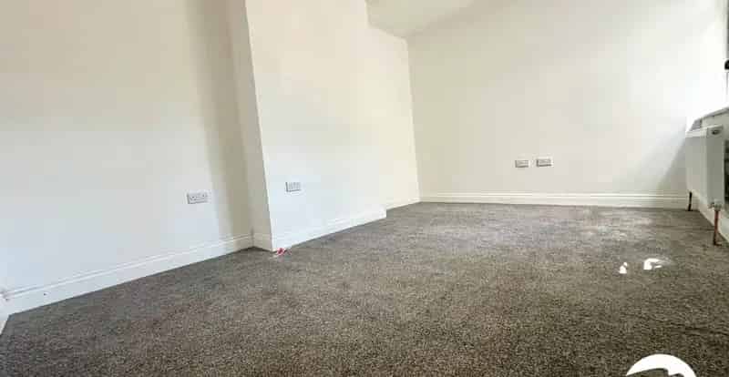2 Bedroom Flat for Sale near St John's Station