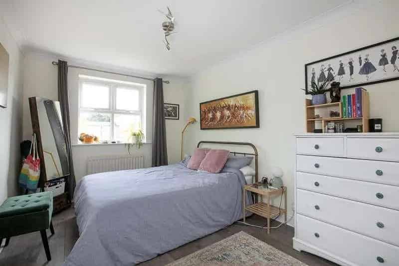 2 bed flat for sale