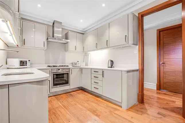 Flat for sale in Elm Park Gardens, Chelsea SW10