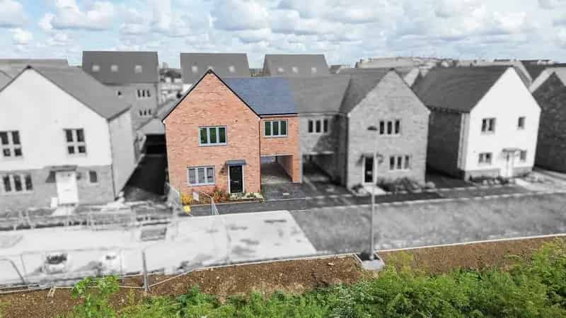 4 Bedroom Detached House to Rent