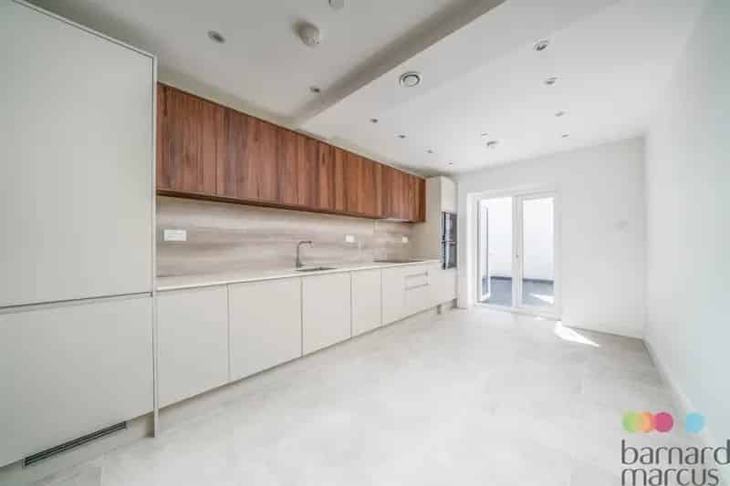 Luxury Apartments near Shepherd's Bush Station - Westfield Close