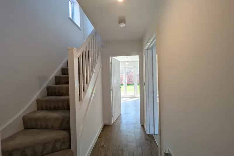 3 Bed House with Driveway Parking and Garden