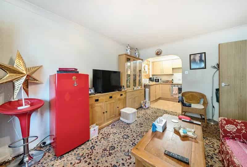 1 Bedroom Retirement Flat for Sale in Mitcham No Chain
