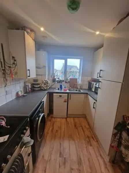 Semi Detached House Large Garden Workshop 2 Parking Spaces Large Bedrooms