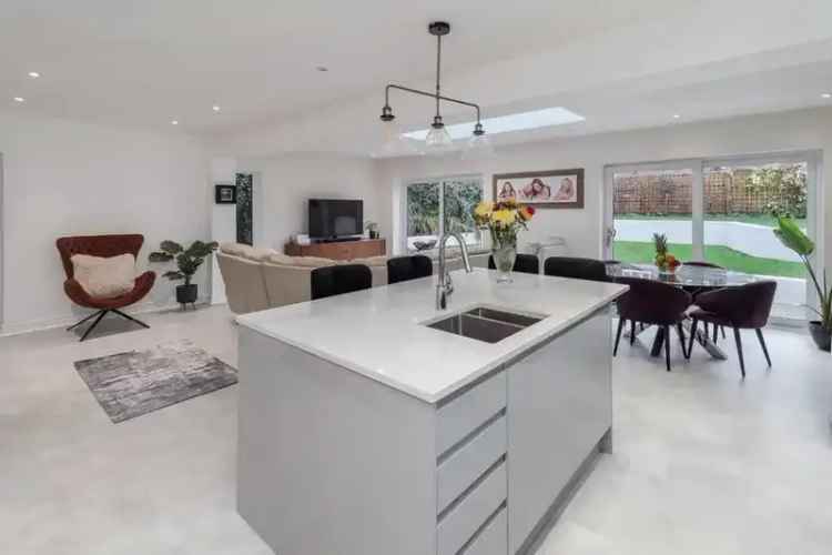 4 Bedroom Detached House for Sale in Hale Barns